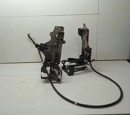 Headlight/headlamp mounting bracket
