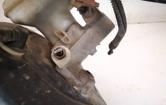 Opel Astra J Master brake cylinder