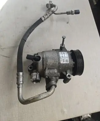 Volkswagen Tiguan Air conditioning (A/C) compressor (pump) 5N0820803E 011405620001 06271050605D