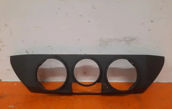 Volkswagen Polo IV 9N3 Center console decorative trim 6Q0820075