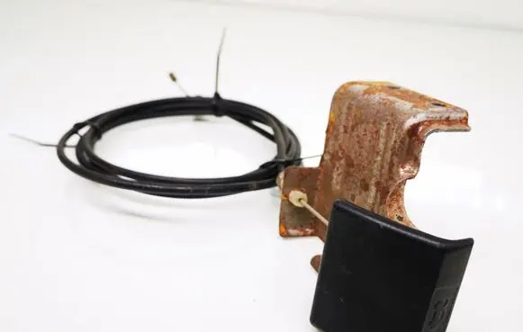 Nissan Primera Engine bonnet (hood) release handle