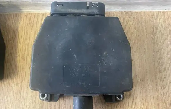 Volkswagen Polo IV 9N3 Mass air flow meter 6Q0906625D 6Q0906625