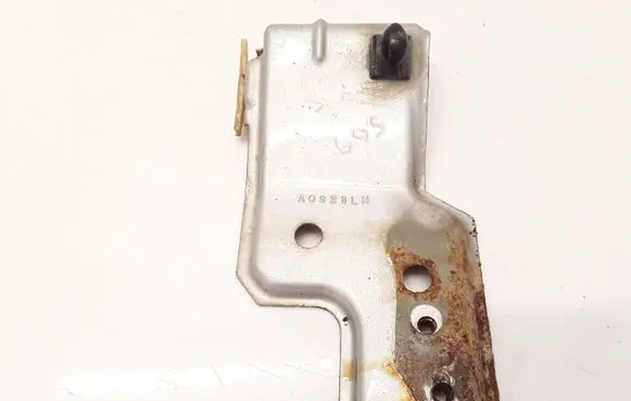 Fender mounting bracket