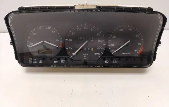Volkswagen PASSAT B4 Speedometer (instrument cluster) 81117788