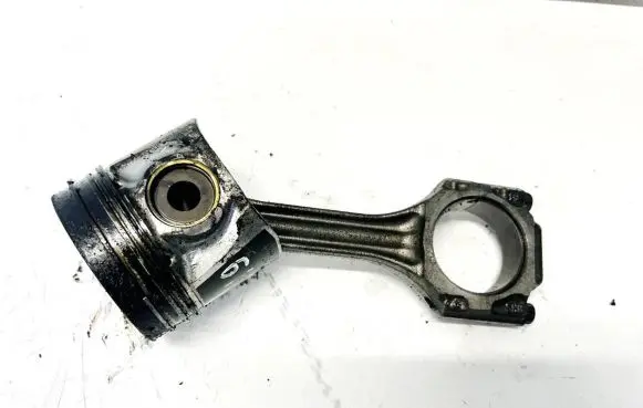 Volkswagen PASSAT B5 Piston with connecting rod