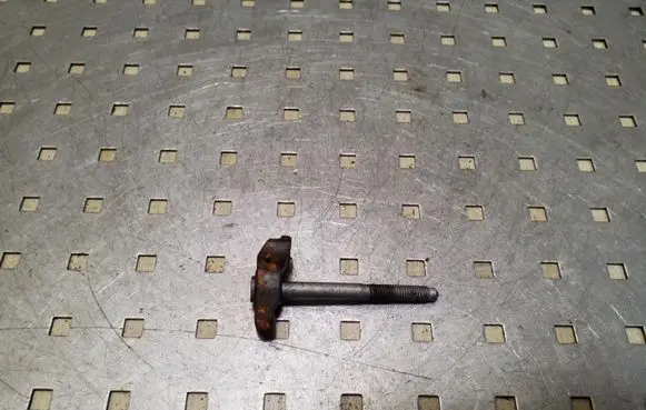 Peugeot 4007 Fuel Injector clamp holder