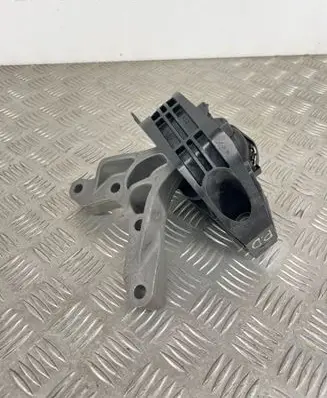 Peugeot 2008 II Engine mount bracket 243248
