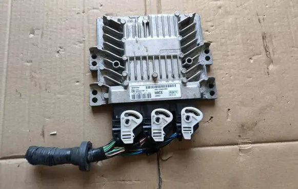 Ford Focus Engine control unit/module 7M5112A650BCE MBCE 5WS40778FT