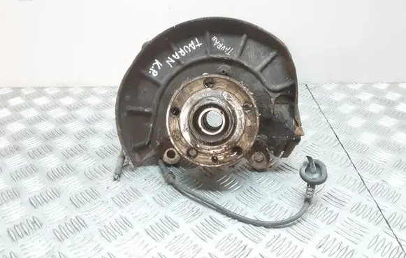 Volkswagen Touran I Front wheel hub