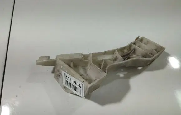 Mazda 3 I Front bumper mounting bracket 