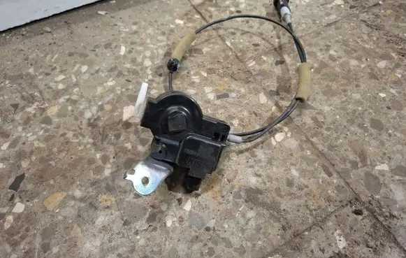 Lexus RX III Fuel cap flap release cable 