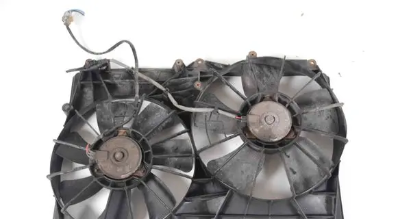 Radiator cooling fan shroud