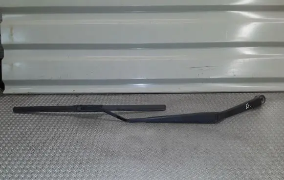 Toyota RAV 4 (XA20) Windshield/front glass wiper blade 