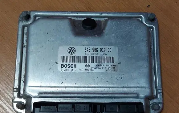 Skoda Fabia Mk2 (5J) Engine control unit/module 045906019CD