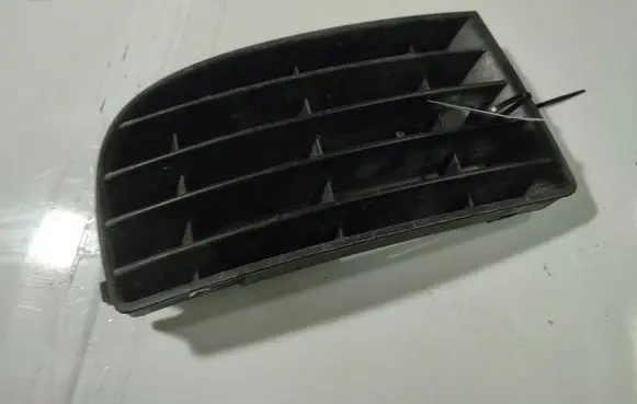 Volkswagen Golf V Front bumper lower grill 1K0853666
