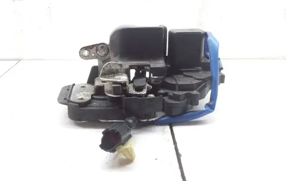KIA Sorento Rear door lock A045777