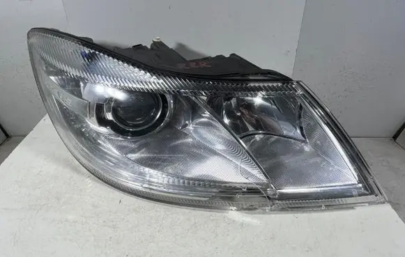 Skoda Octavia Mk2 (1Z) Headlight/headlamp 1Z1941016G 1ZL24705206
