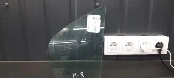 Nissan Primera Rear side window