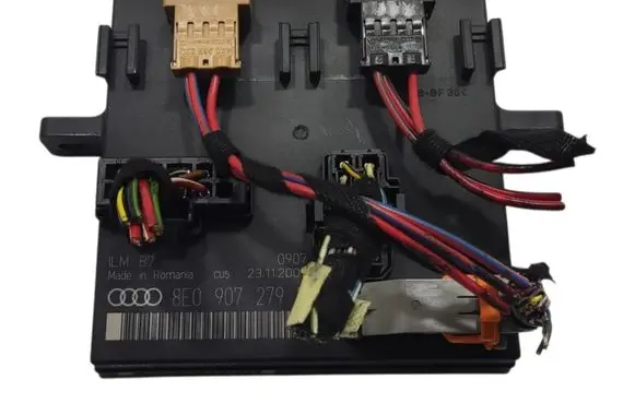 Audi A4 S4 B7 8E 8H Light module LCM 8E0907279N