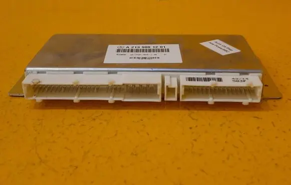 Mercedes-Benz E W213 Air suspension control unit module (rear) A2139001201
