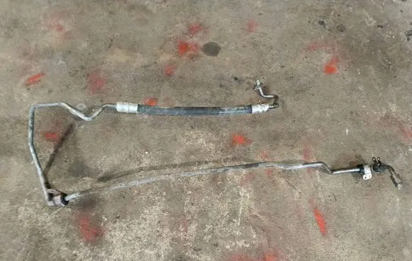 Gearbox oil cooler pipe/hose