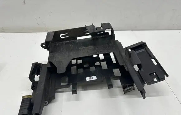 BMW 5 G30 G31 G38 Engine control unit holder 8584651