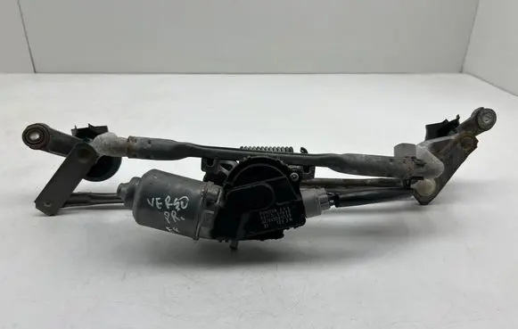 Toyota Verso Front wiper linkage and motor 851100F030