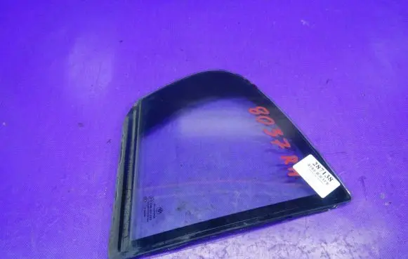 BMW 3 E90 E91 Front door window glass four-door 