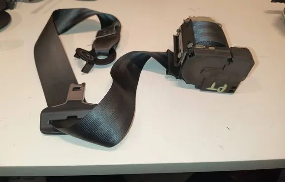 Renault Clio II Rear seatbelt 33039391 282151A 2910031