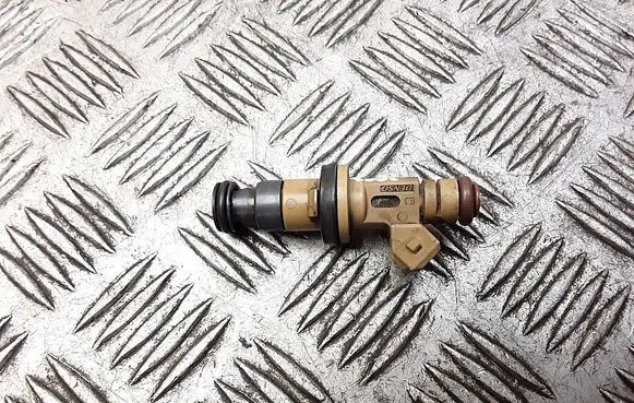 Volvo S70 V70 V70 XC Fuel injector 9125821