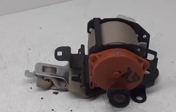 Nissan Murano Z50 Middle seatbelt (rear) 