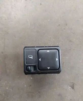 Nissan Note (E11) Wing mirror switch 060518