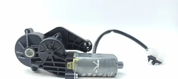 Mercedes-Benz C W204 Seat adjustment motor 0390203369 825843694