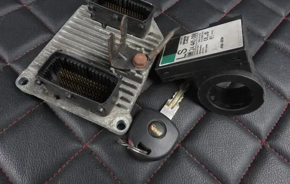 Opel Zafira A Engine control unit/module ECU 55351752 S0300703 5WK91727
