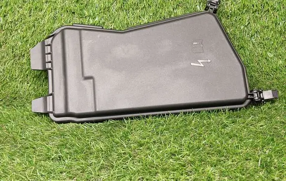 Mercedes-Benz E W212 Fuse box cover A2125400382