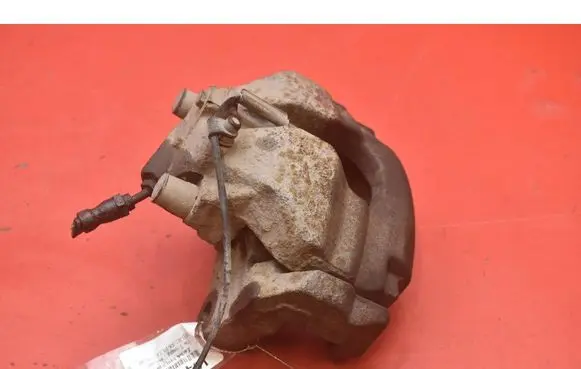 Volkswagen Touareg I Front brake caliper 