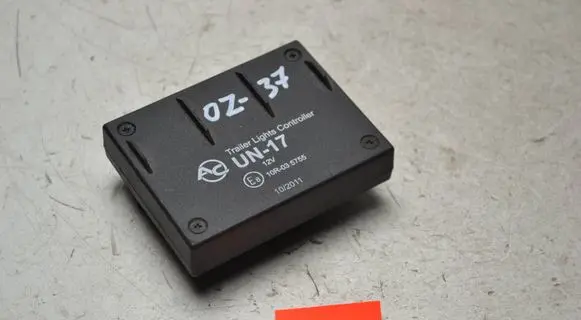Opel Zafira B Tow bar trailer control unit/module 10R035755 102011