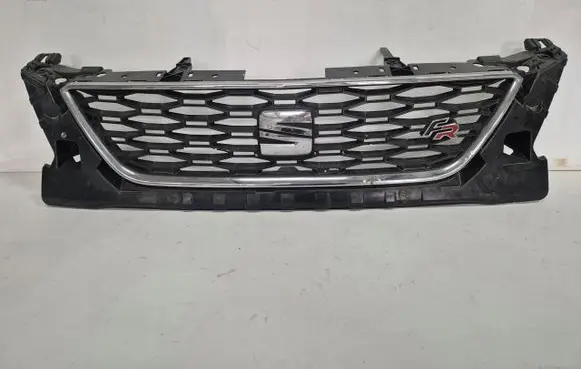 Seat Leon (5F) Front bumper upper radiator grill 5F0853654G