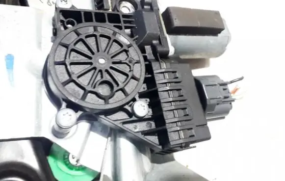 Jaguar XJ X350 Rear door window regulator motor 0130821946