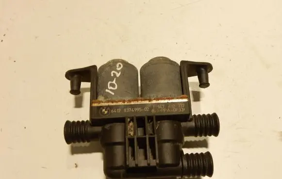 BMW 5 E39 Coolant heater control valve 8374995 1020