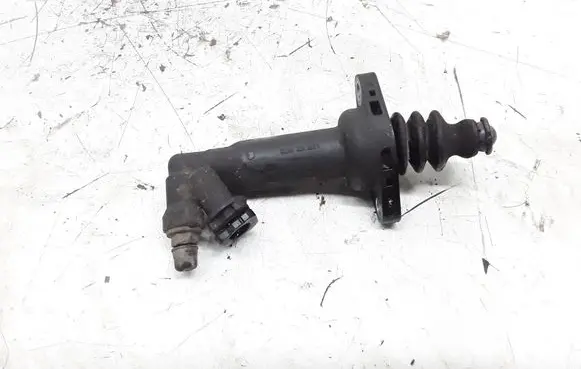 Clutch slave cylinder