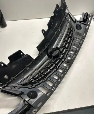 Opel Corsa D Front bumper upper radiator grill 13286000 475498858