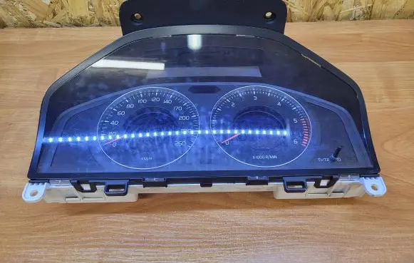 Volvo V70 Speedometer (instrument cluster) 31254535AA 36000411 69199660U