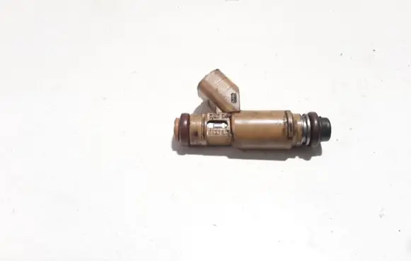 Volvo S40 Fuel injector 8627815