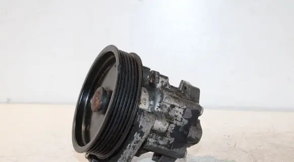 Mercedes-Benz Sprinter W906 Power steering pump A0064667801