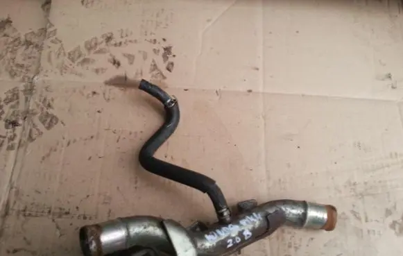 Engine coolant pipe/hose