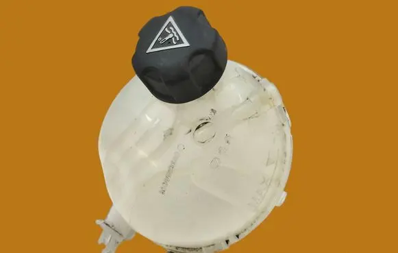 Citroen Jumpy Coolant expansion tank/reservoir 9820083580