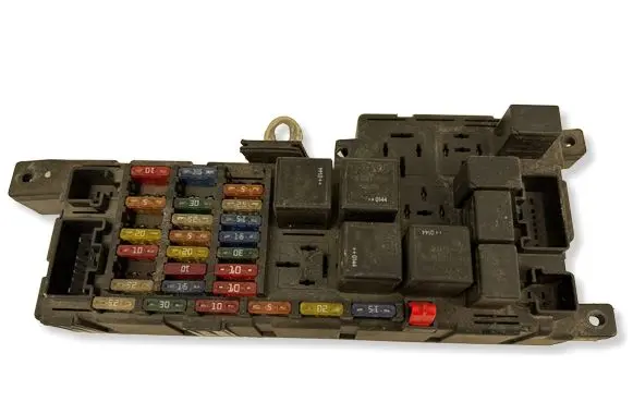 Volvo V70 Fuse module 8637841 518323324 011121113528