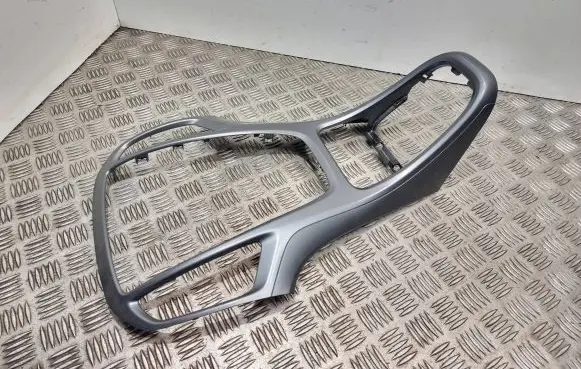 Radio/GPS head unit trim