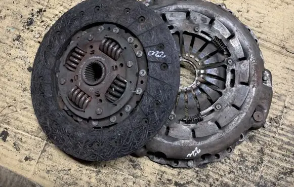 Mercedes-Benz E W210 Pressure plate A0002522711 A0002523511 A0002523305